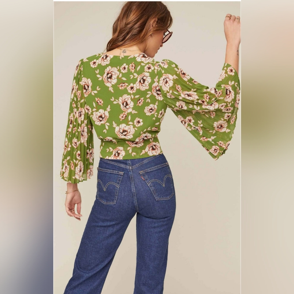 ASTR THE LABEL Green Floral Pleated Sleeve Wrap Blouse. Size Medium. - Picture 10 of 10